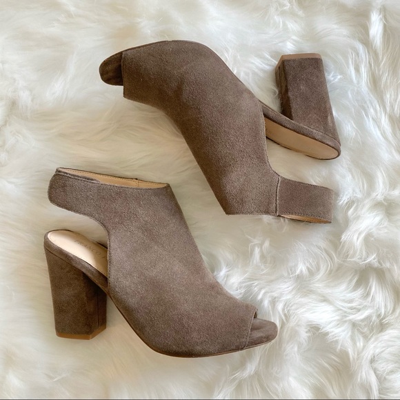 Franco Fortini Size 8 Lisa Genuine Suede Peep Toe Block Heels Taupe - Picture 3 of 9